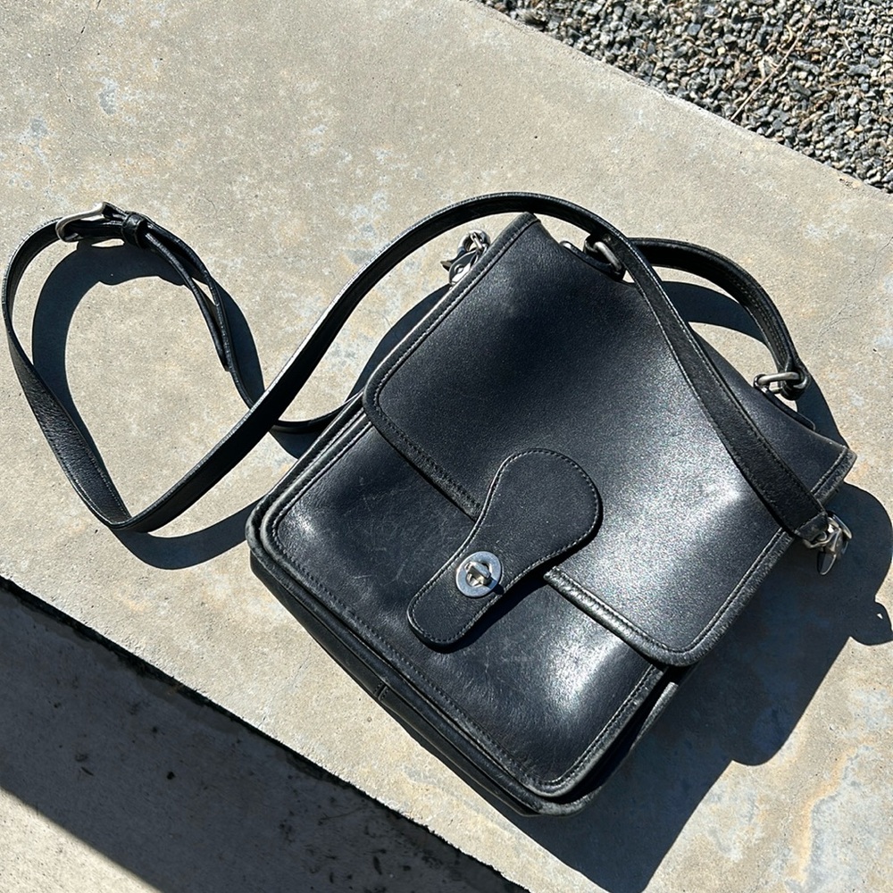 Classic Coach black Sachel/shoulder bag on great condition!